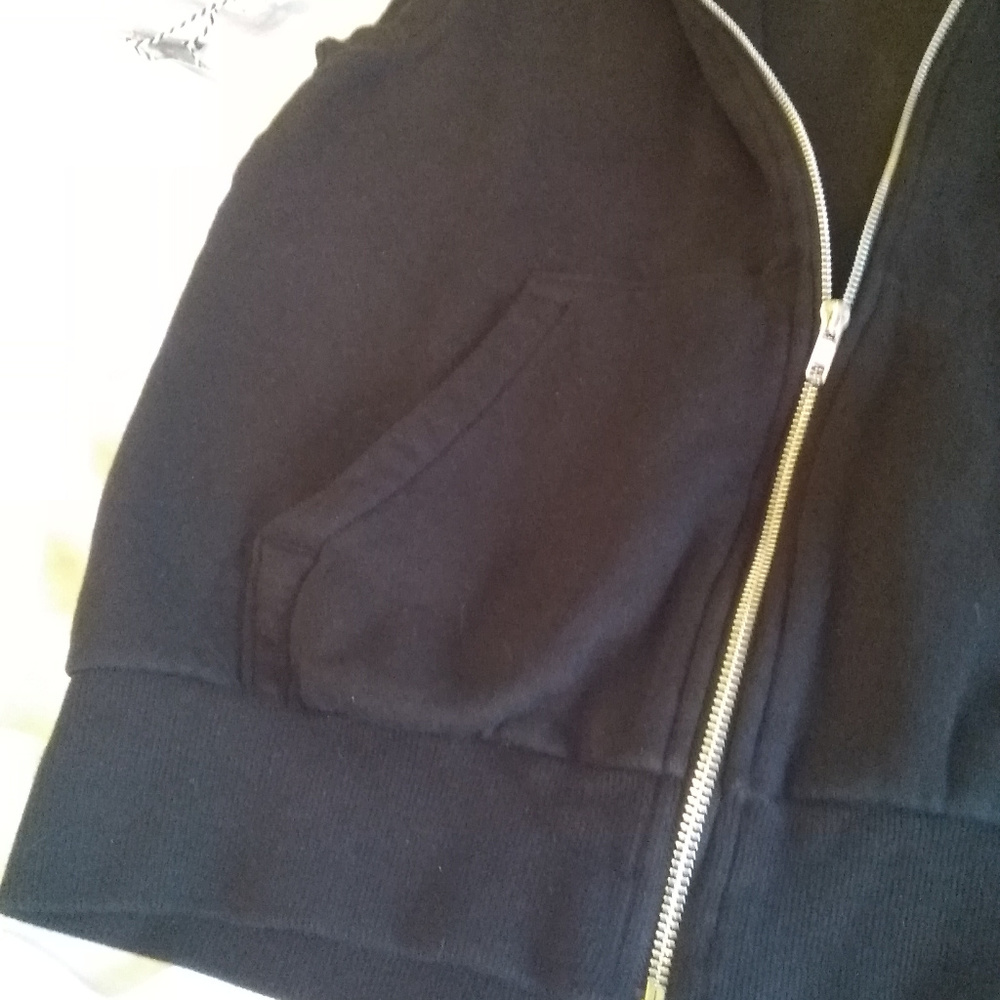 H & M sleeveless, zip, black hoodie - Picture 4 of 8